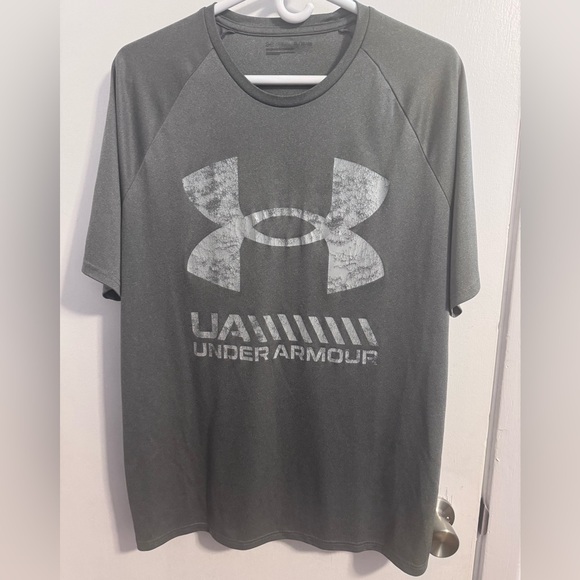 Under Armour Other - Under Armour Men's Gray Short Sleeve Tee
